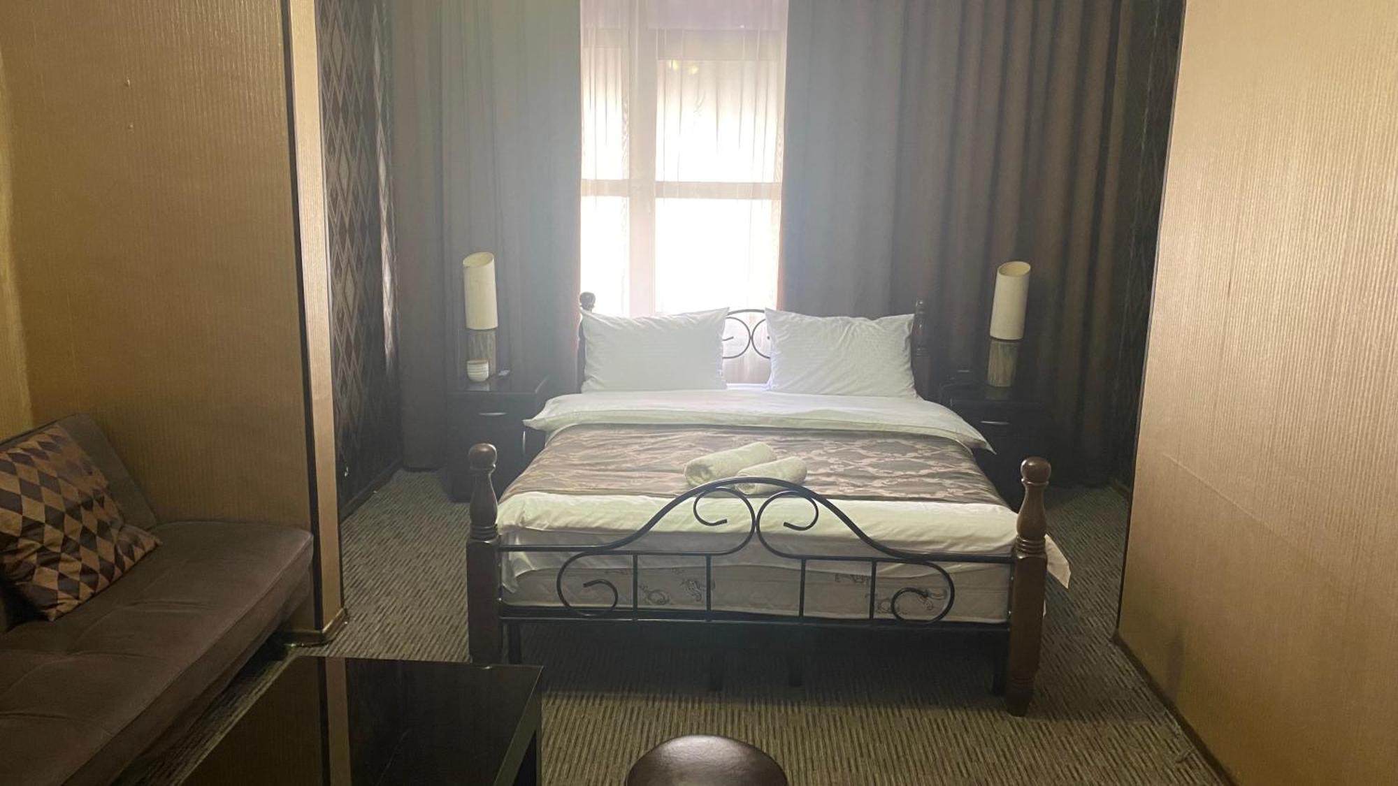 Hotel Old Rustaveli Tbilisi Buitenkant foto